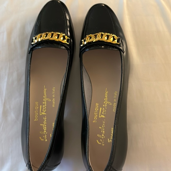 VERY GENTLY WORN BLACK FERRAGAMO LOAFERS— SIZE 7 AA - Picture 1 of 7